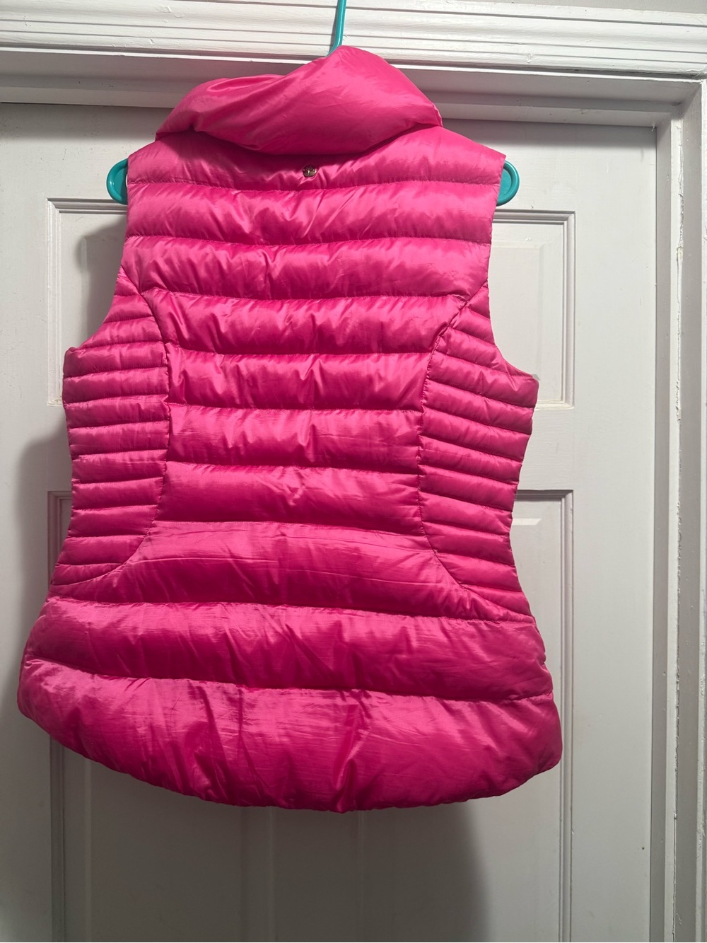 Lilly Pulitzer Hot Pink Quilted Vest with Multicolor Lining - Picture 11 of 12